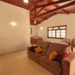 Casa Para 12 Pessoas, Bem Localizada Com Wifi