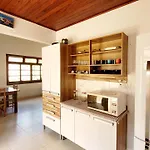 Casa Para 12 Pessoas, Bem Localizada Com Wifi
