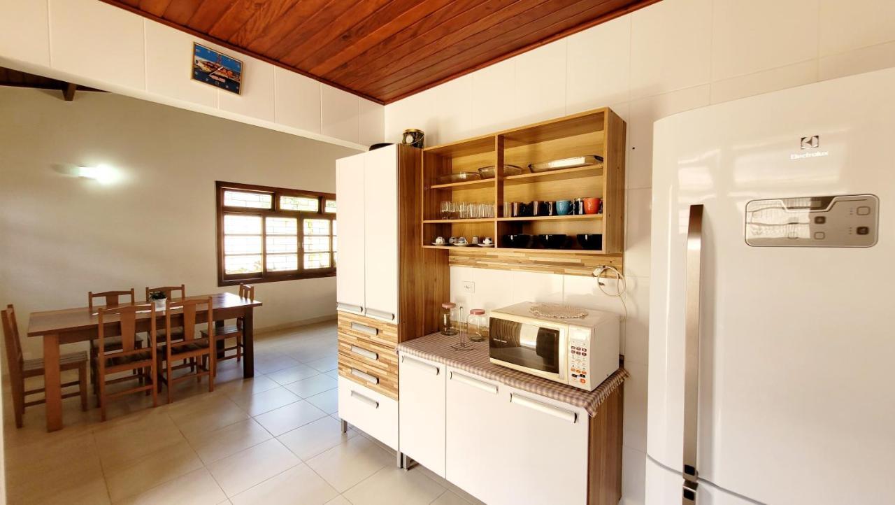 Casa 12 Pessoas, Bem Localizada Com Wifi Ubatuba