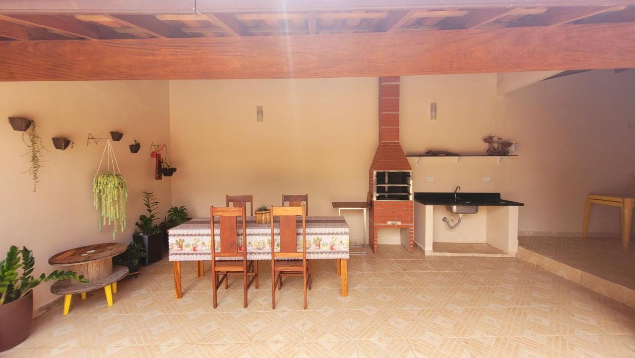 Casa 12 Pessoas, Bem Localizada Com Wifi Ubatuba
